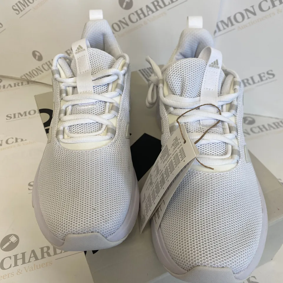 BOXED PAIR OF ADIDAS RACER TR23 WHITE TRAINERS SIZE 6