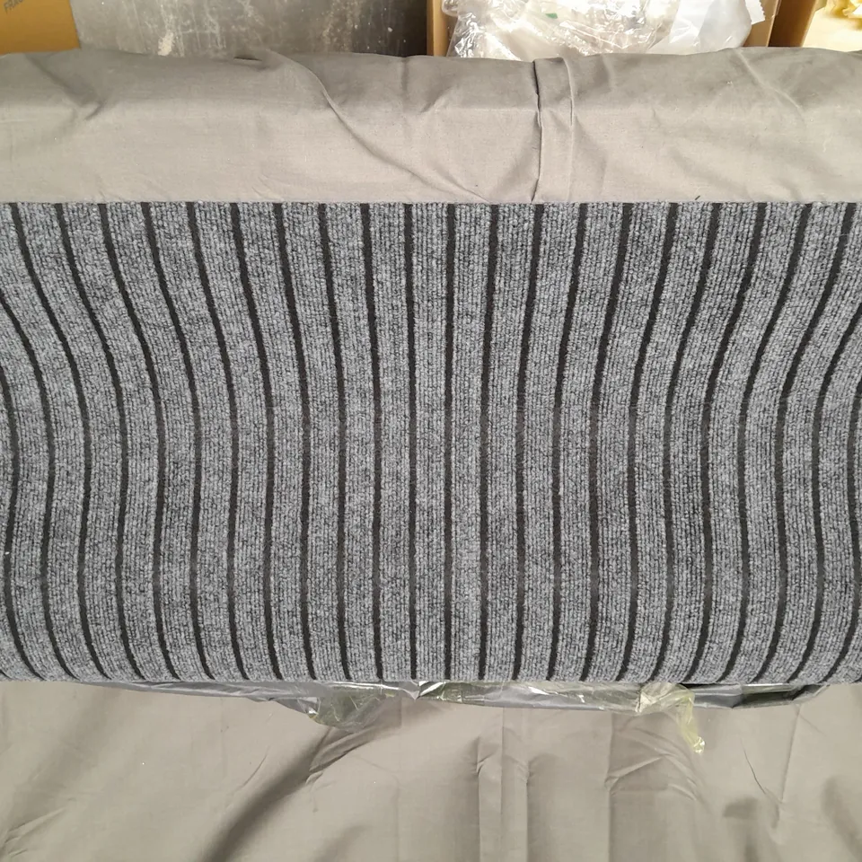 ROLL OF CARPET/LANDING RUNNER LENGTH UNSPECIFIED