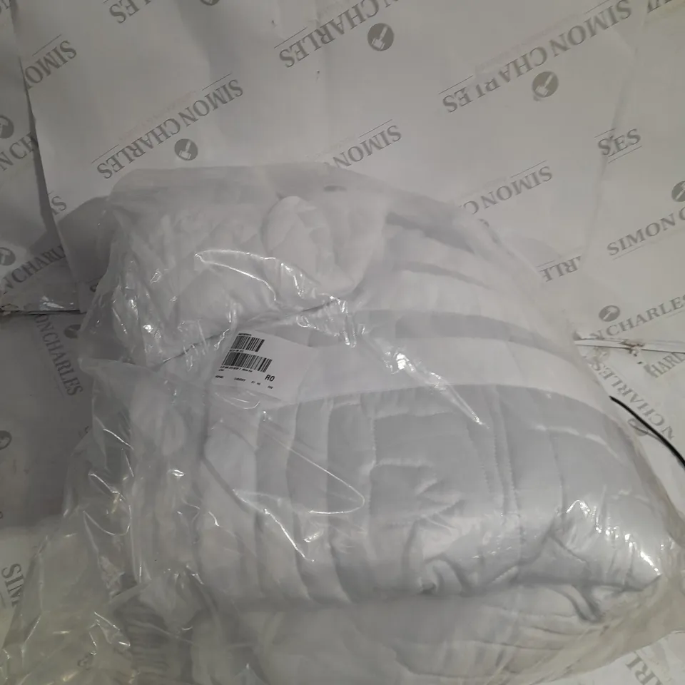 BOXED K BY KELLY HOPPEN ABSTRACT GEO BEDSPREAD AND SHAMS