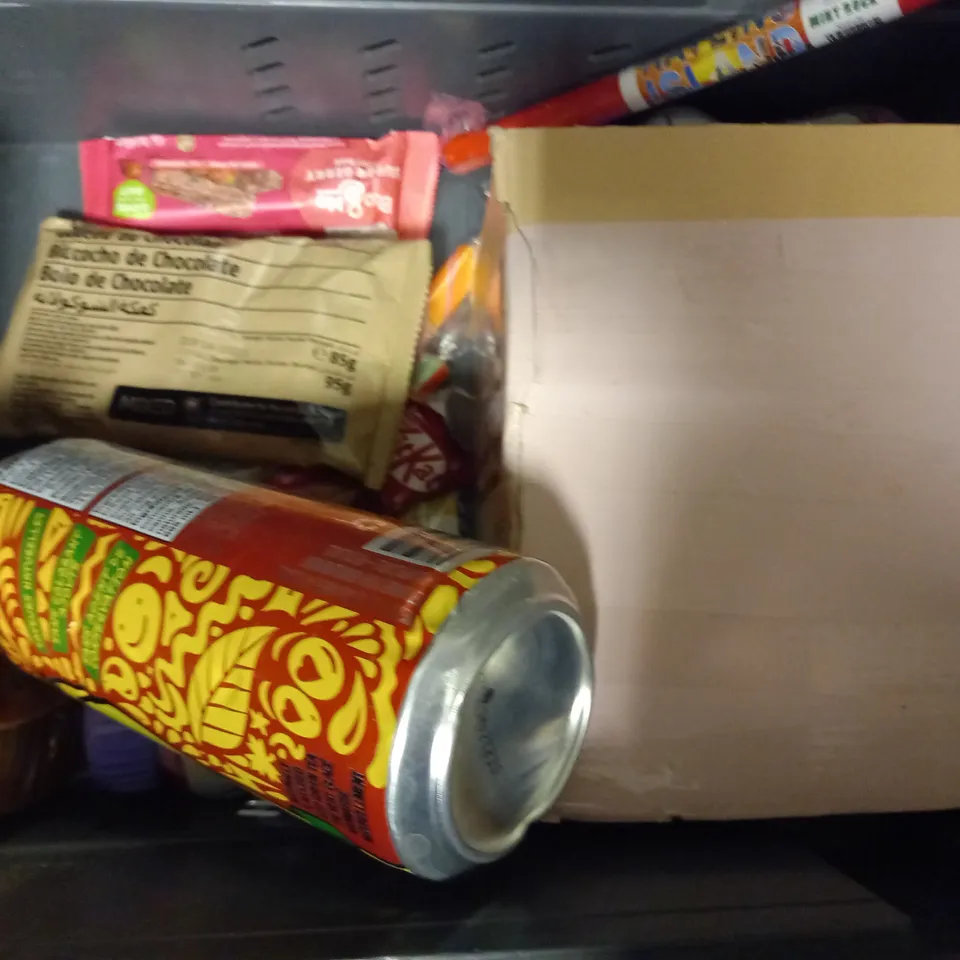 TOTE OF APPROX 10 ASSORTED FOOD ITEMS TO INCLUDE - MATCHA FUEL SUPERCHARGED INSTANT LATTE , NESCAFE GOLD , PEACE TEA ETC