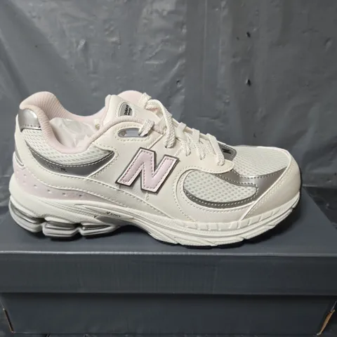BOXED PAIR OF NEW BALANCE 2002R TRAINERS IN WHITE/PINK - UK 6