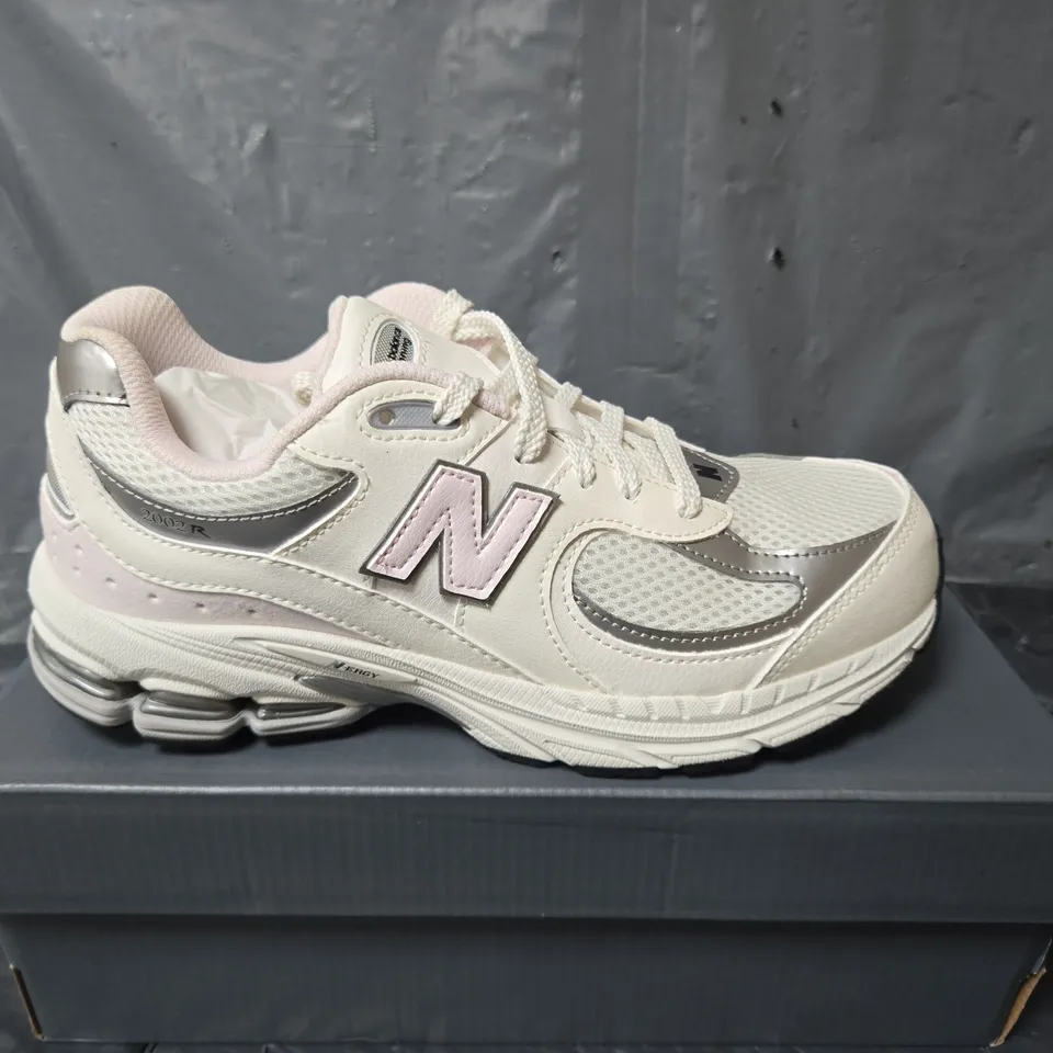 BOXED PAIR OF NEW BALANCE 2002R TRAINERS IN WHITE/PINK - UK 6