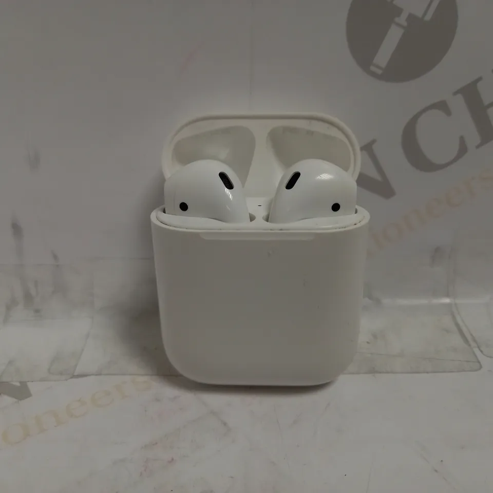 APPLE AIRPODS
