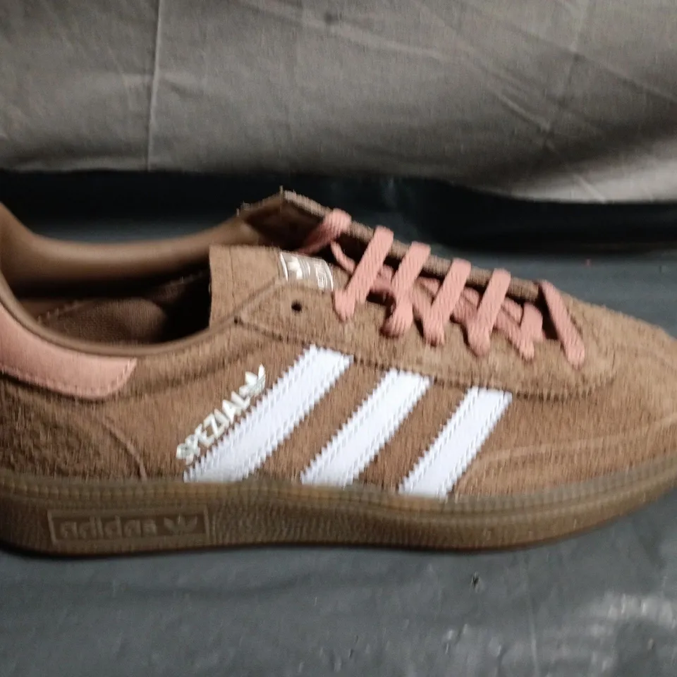 ADIDAS BROWN SUEDE TRAINERS - UK SIZE 5