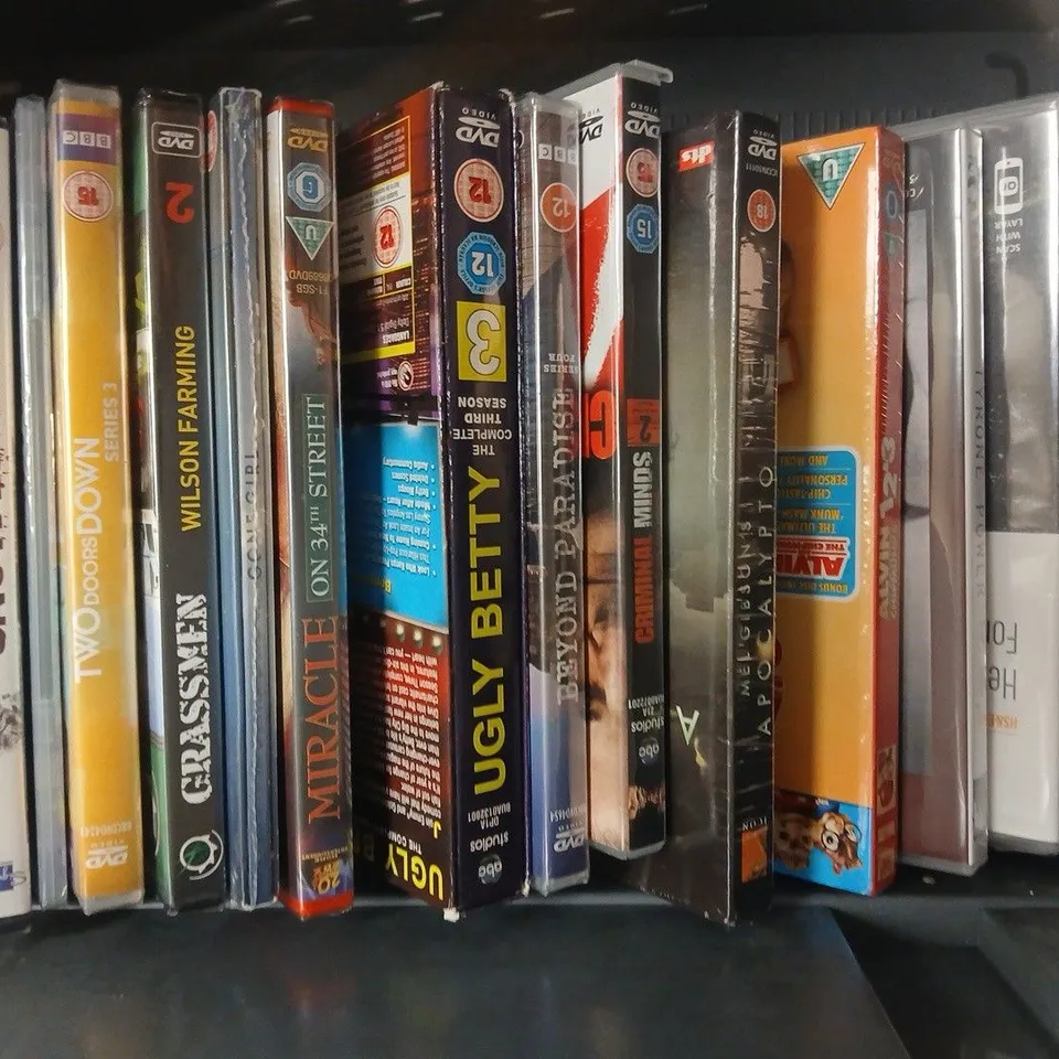 APPROXIMATELY 15 ASSORTED DVDS TO INCLUDE WICKED, WESTWORLD, ETC