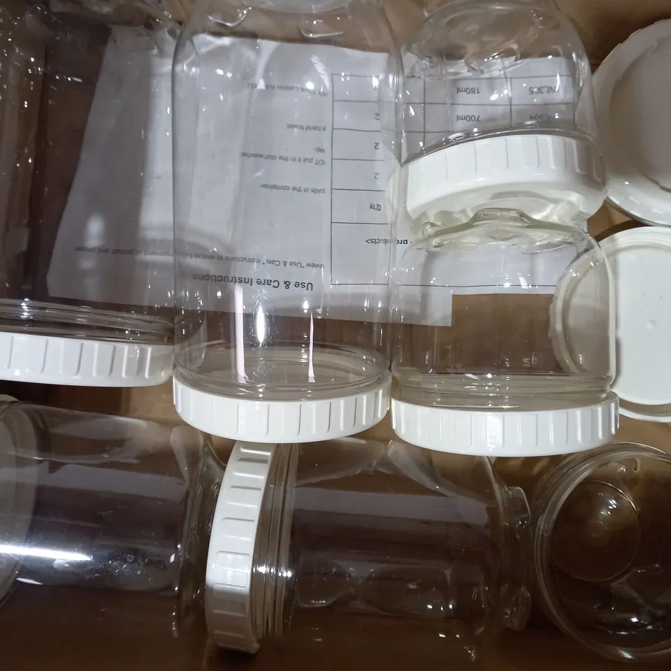 BOXED SET OF PLASTIC CONTAINERS