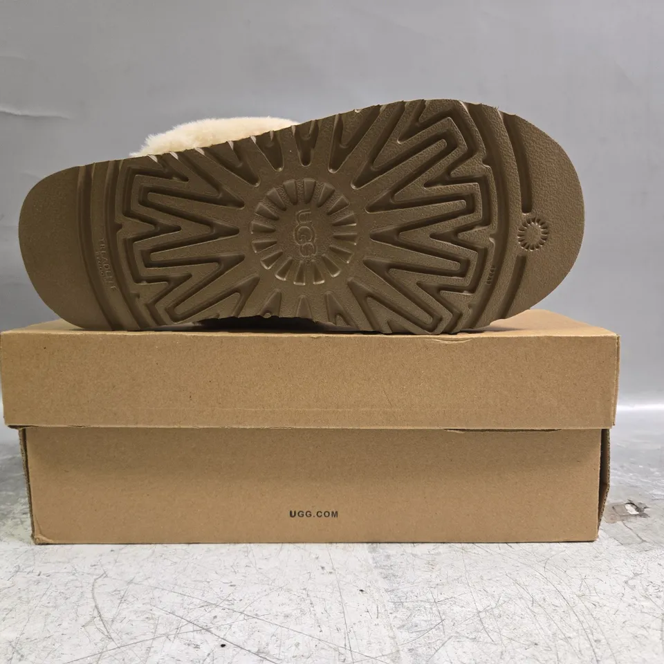 BOXED PAIR OF UGG SHOES IN CHESTNUT SIZE UK 6
