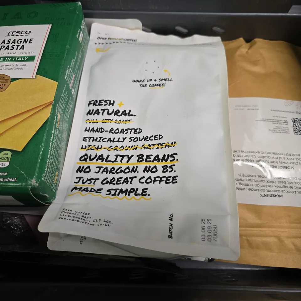 APPROXIMATELY 8 ASSORTED FOOD ITEMS TO INCLUDE - TESCO LASAGNE PASTA , UNORTHADOX ROASTERS , BUTLER A GIFT FROM QATAR ETC