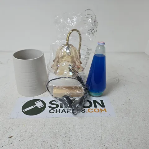 LOT OF APPROXIMATELY 15 ASSORTED POTTERY AND GLASS ITEMS TO INCLUDE LAVA LAMP REPLACEMENT BOTTLE, A WALL LIGHT AND A CERAMIC VASE