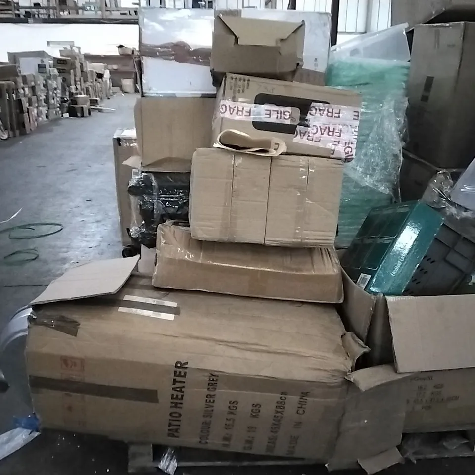 PALLET OF ASSORTED PRODUCTS AND HOUSEHOLD GOODS TO INCLUDE;BABY SEAT,SUITCASE,PLAYPEN