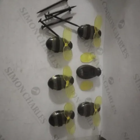 DECORATIVE BEE SOLAR STAKE LIGHTS 6 PACK