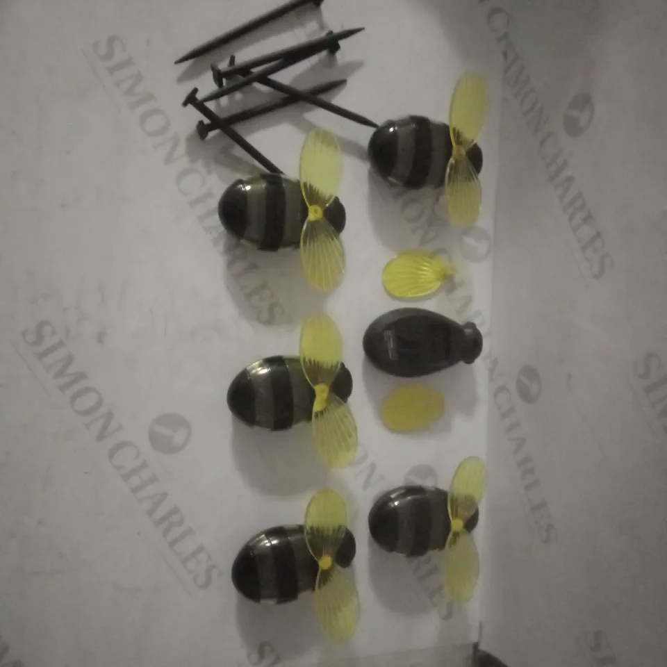 DECORATIVE BEE SOLAR STAKE LIGHTS 6 PACK RRP £14.99