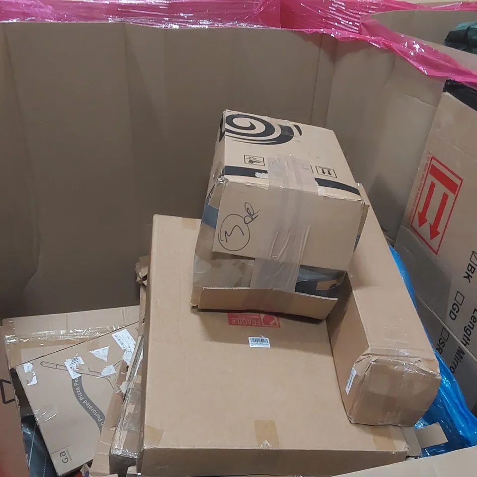 PALLET OF ASSORTED ITEMS INCLUDING: HD MONITORS, WOODEN DOLL HOUSE, MATTRESS/TOPPER (UNSPECIFIED), SHELVES ECT