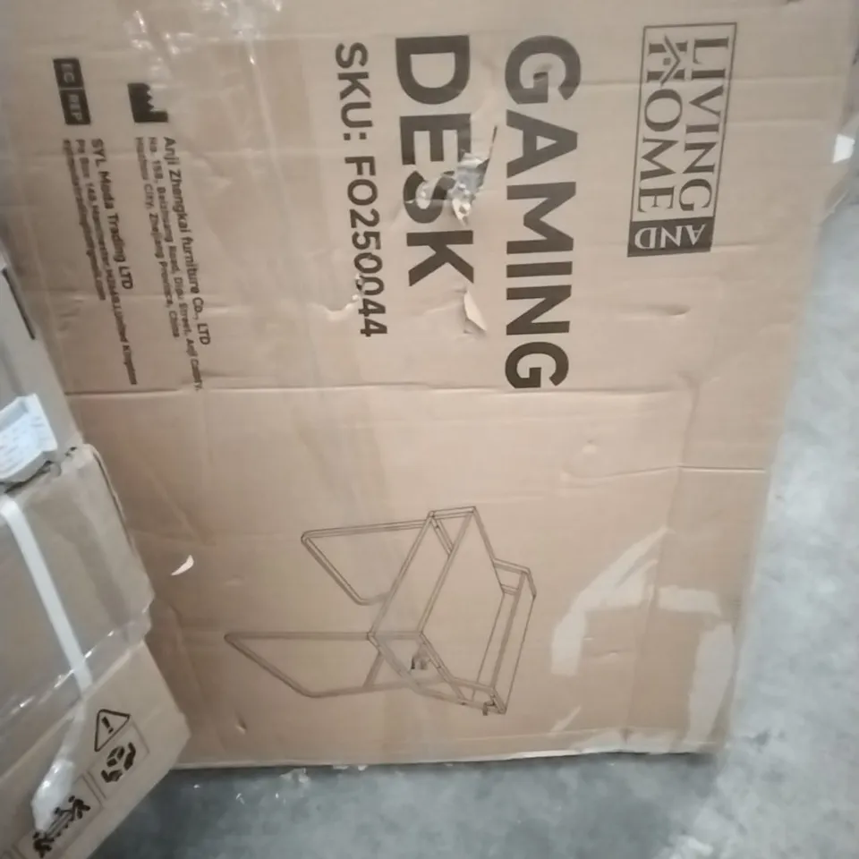BOXED GAMING DESK