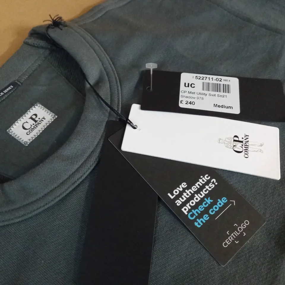C.P COMPANY THE METROPOLIS SERIES UTILITY SWEATER IN SHADOW - MED