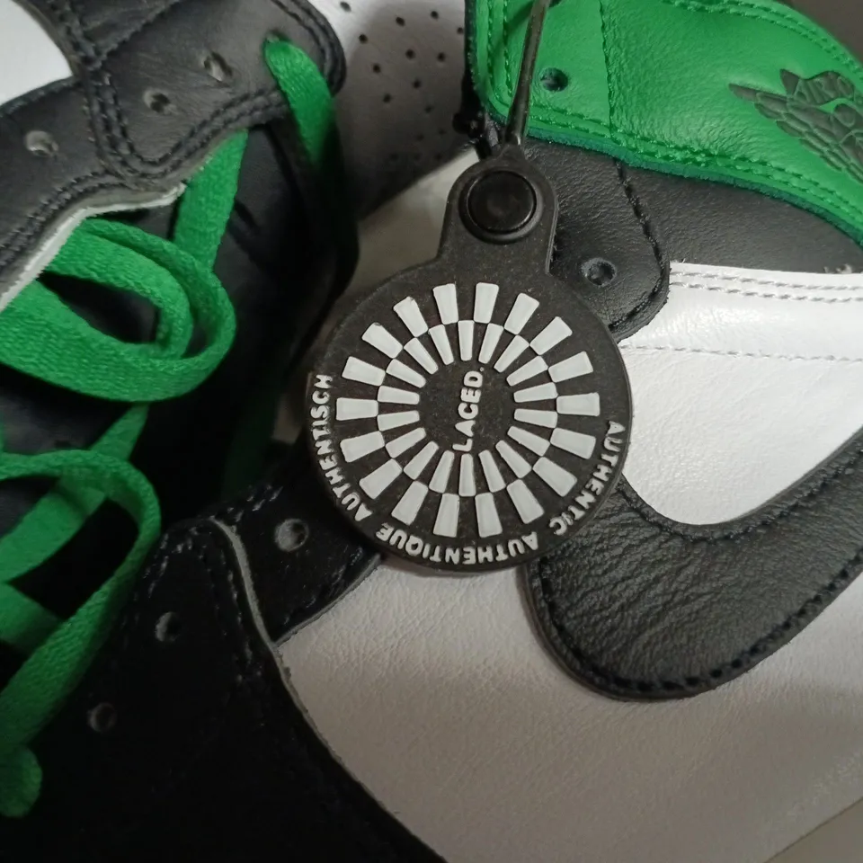 NIKE AIR JORDAN 1 RETRO HIGH OG SNEAKERS – BLACK/UNIVERSITY GREEN/WHITE, UK 9.5 (US 10.5, EU 44.5) – BOXED