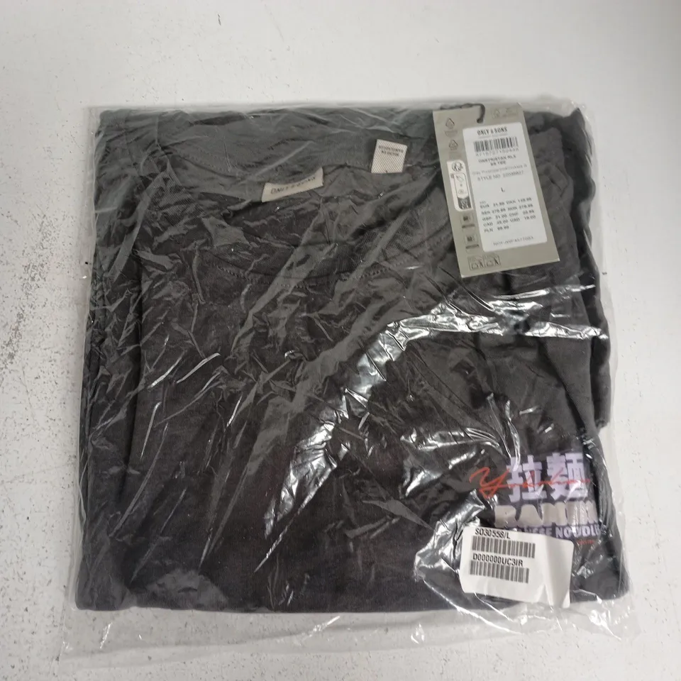 BAGGED ONLY & SONS TRISTAN RLX SS TEE IN GREY - LARGE