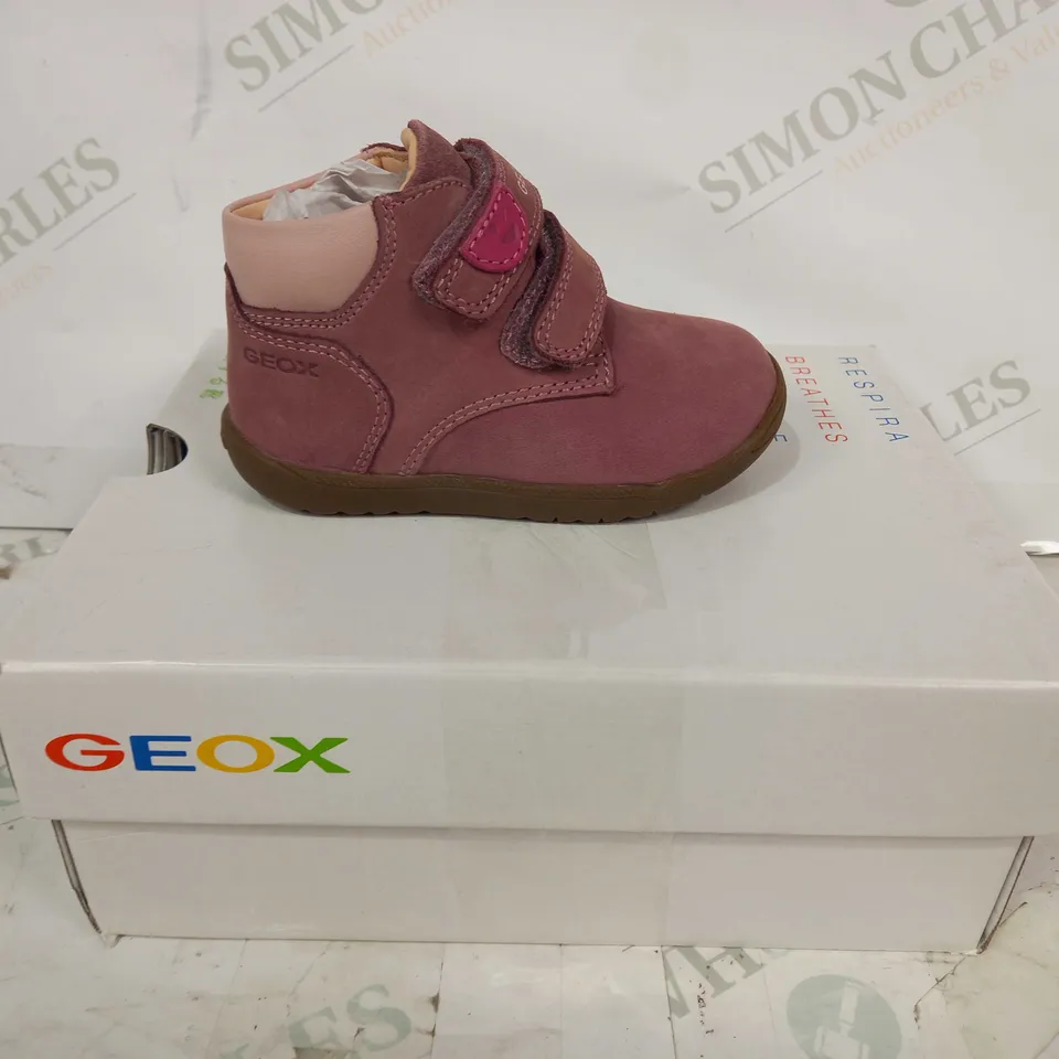 BOXED PAIR OF GEOX BABY/TODDLER'S SHOES IN PINK UK SIZE 3.5