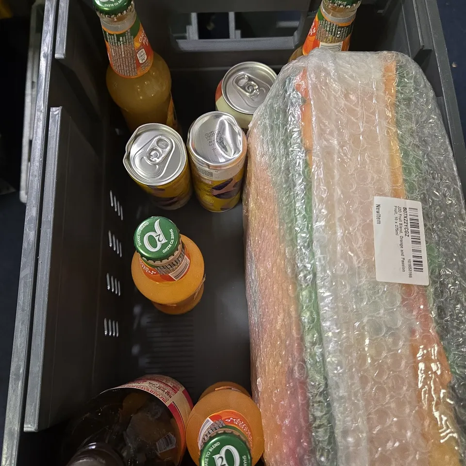 APPROXIMATELY 14 ASSORTED DRINK ITEMS TO INCLUDE - J20 ORANGE & PASSIONFRUIT - REMEDY KOMBUCHA - TOPPDOGGZ GRAPE SYRUP - ETC - COLLECTION ONLY