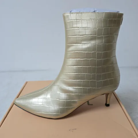 BOXED RAVEL CURRANS BOOTS, GOLD CROC - SIZE 5
