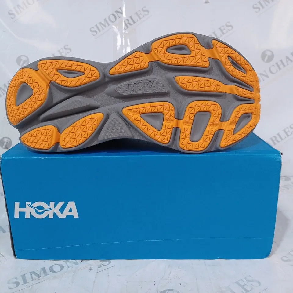 BOXED PAIR OF HOKA M BONDI 8 SHOES IN GREY/RED UK SIZE 8