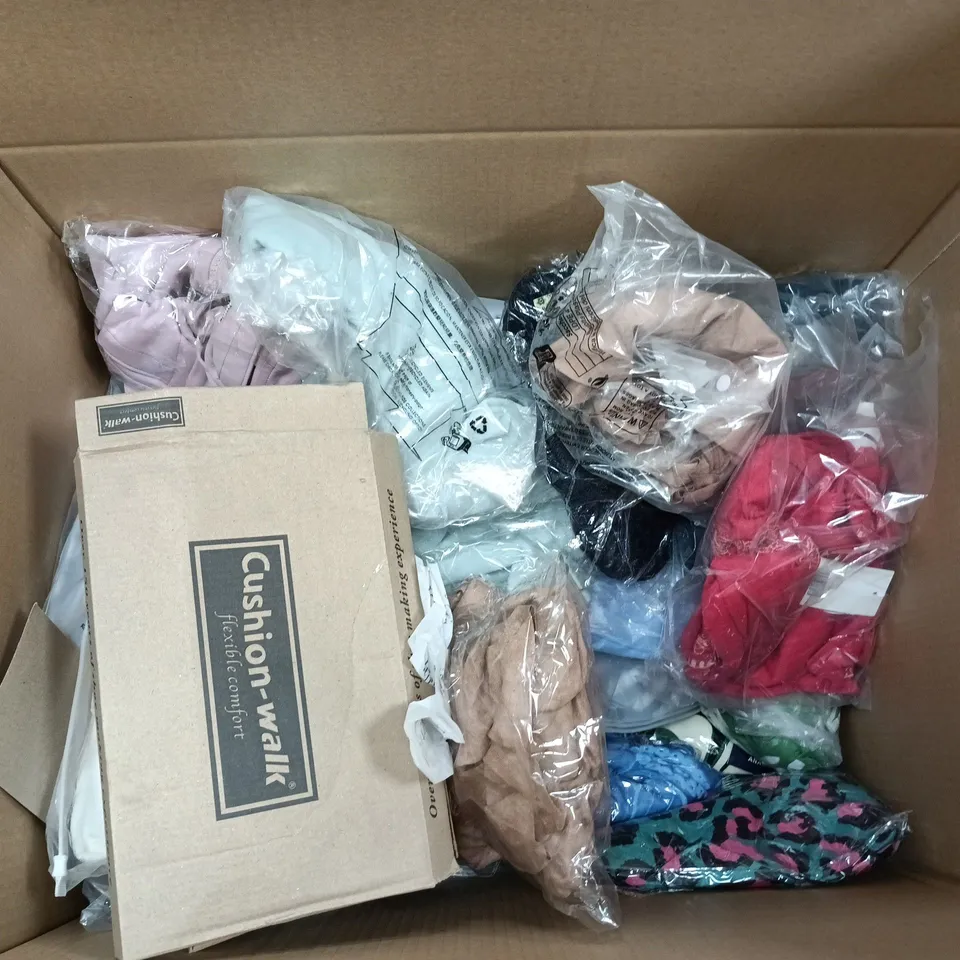 BOX OF APPROXIMATELY 25 ASSORTED ITEMS TO INCLUDE CUSHION WALK FOOTWEAR, SUGAR CRISP CLOTHING ETC