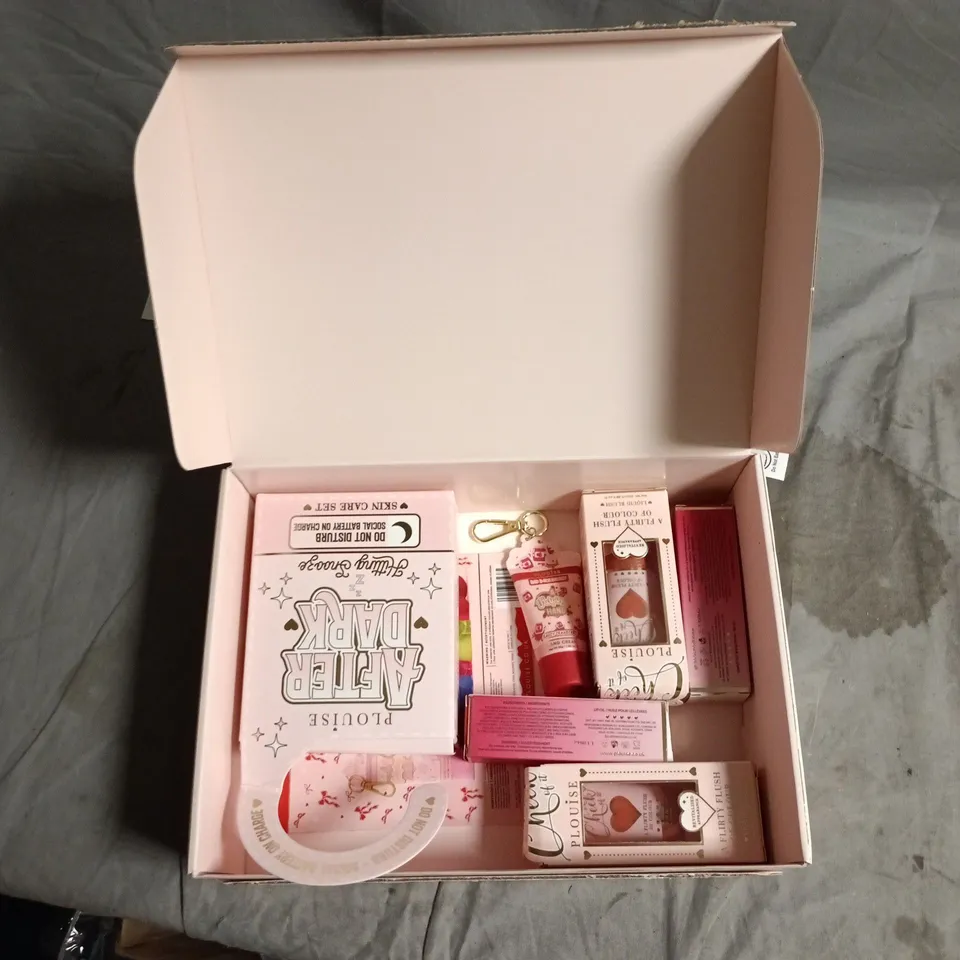 PLOUISE COSMETICS GIFT SET