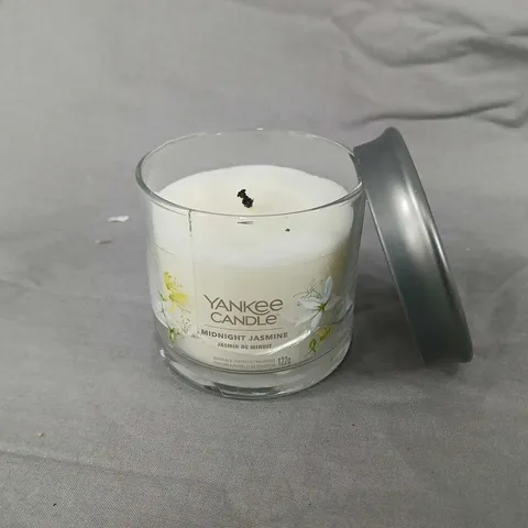 Yankee Candle Midnight Jasmine – Glass Jar Candle (122 g)