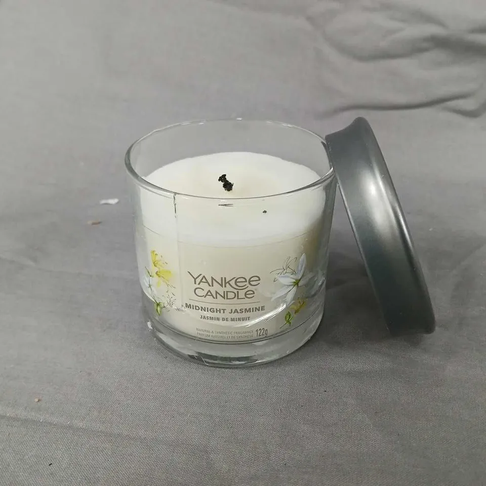 Yankee Candle Midnight Jasmine – Glass Jar Candle (122 g)