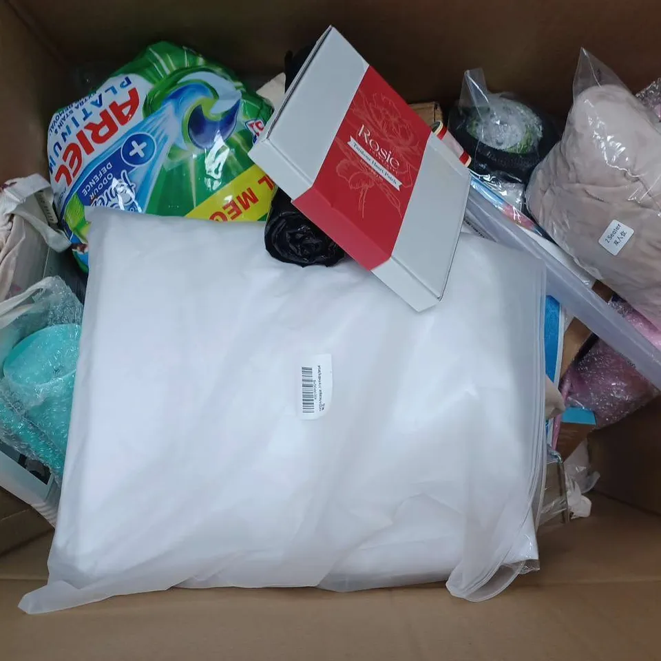 APPROXIMATELY 20 ASSORTED HOUSEHOLD ITEMS TO INCLUDE PLASTIC BOWLS, RIOGOO PET HEATING PAD, 151 HARD AS NAILS ADHESIVE, ETC - COLLECTION ONLY