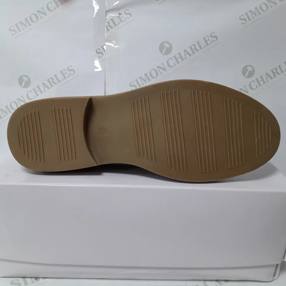 FIND MENS MARSH MICROSUEDE ANKLE BOOT IN TAUPE SIZE 10