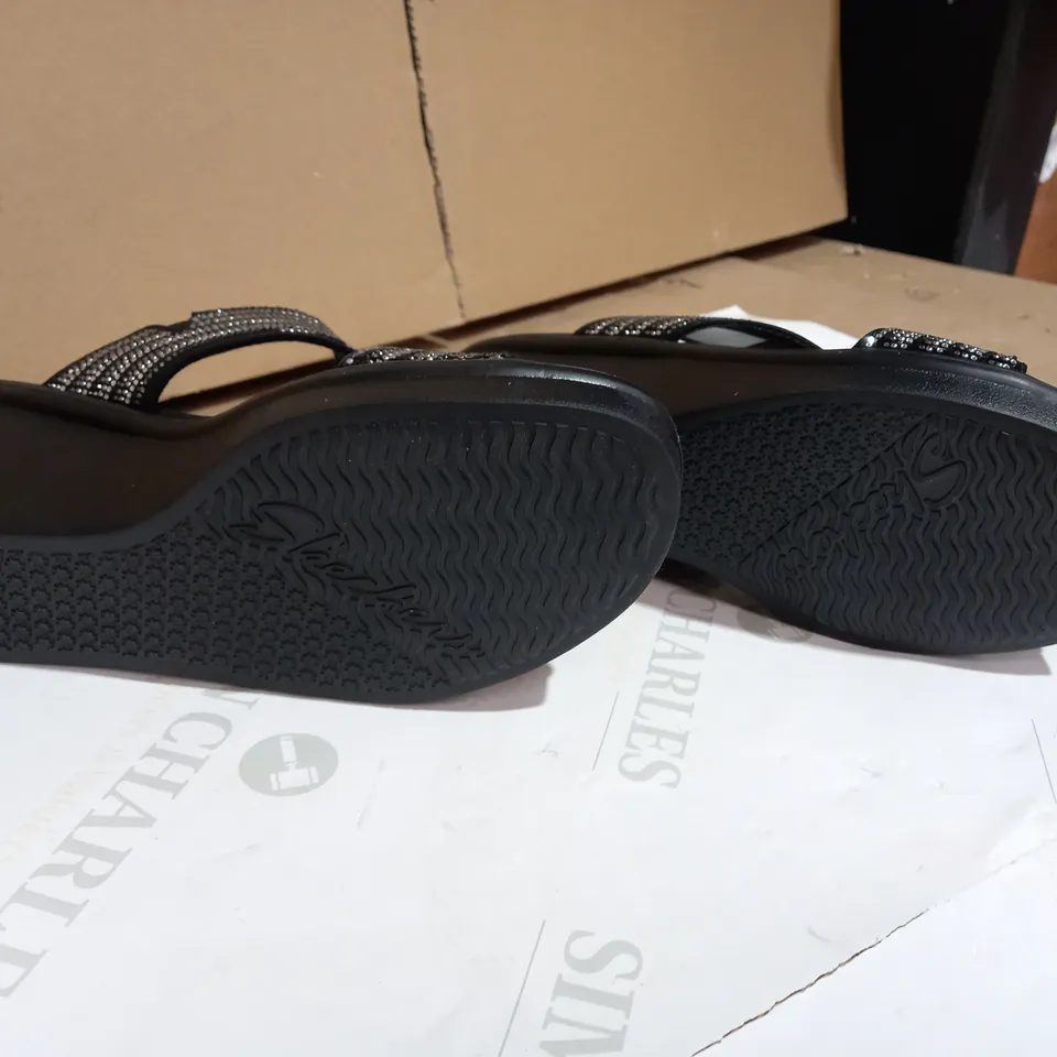 BOXED PAIR OF SKECHERS RUMBLE ON BLING GAL RHINESTONE SLIDE WEDGE SANDAL BLACK/SILVER - SIZE 6