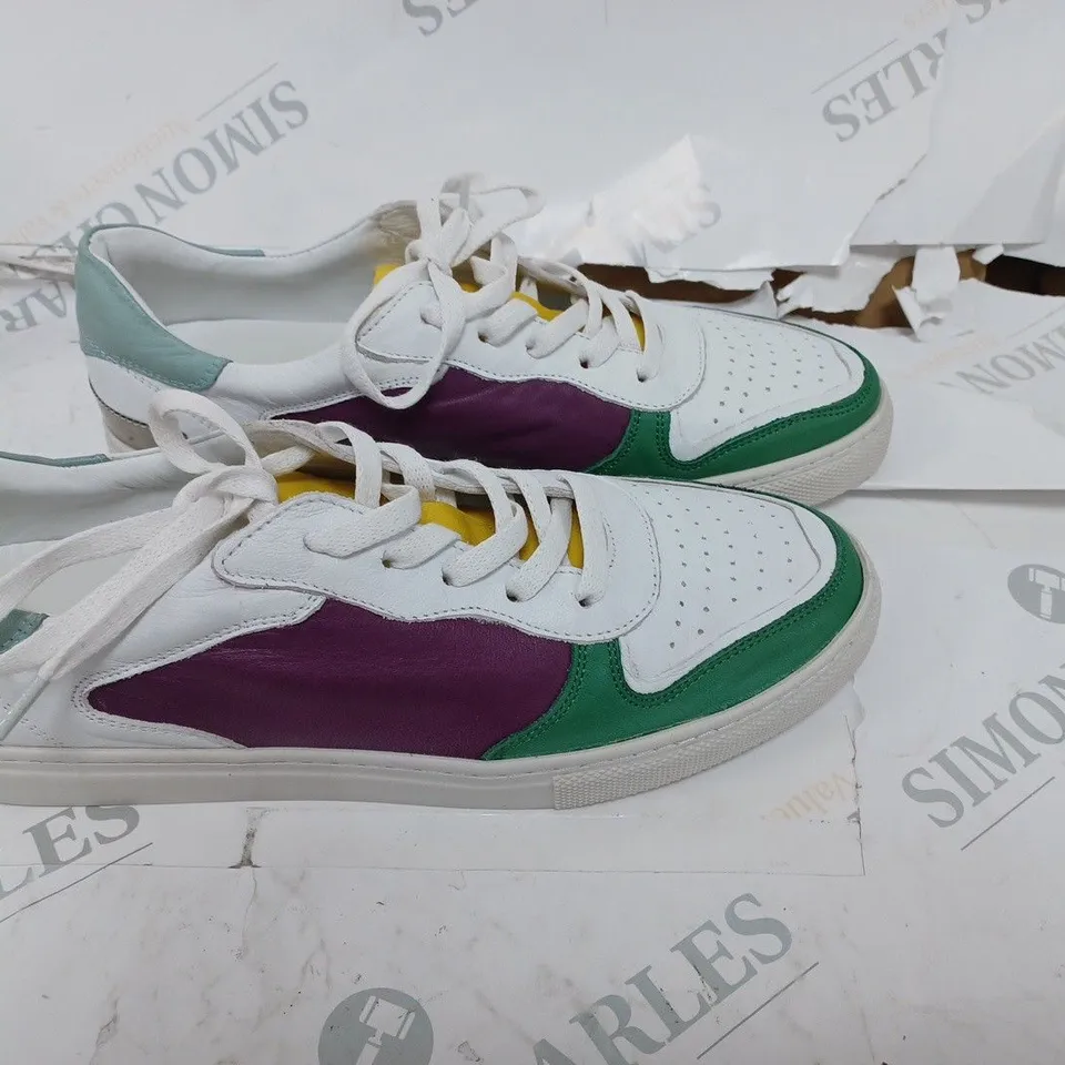 BOXED ADESSO TRAINERS 39