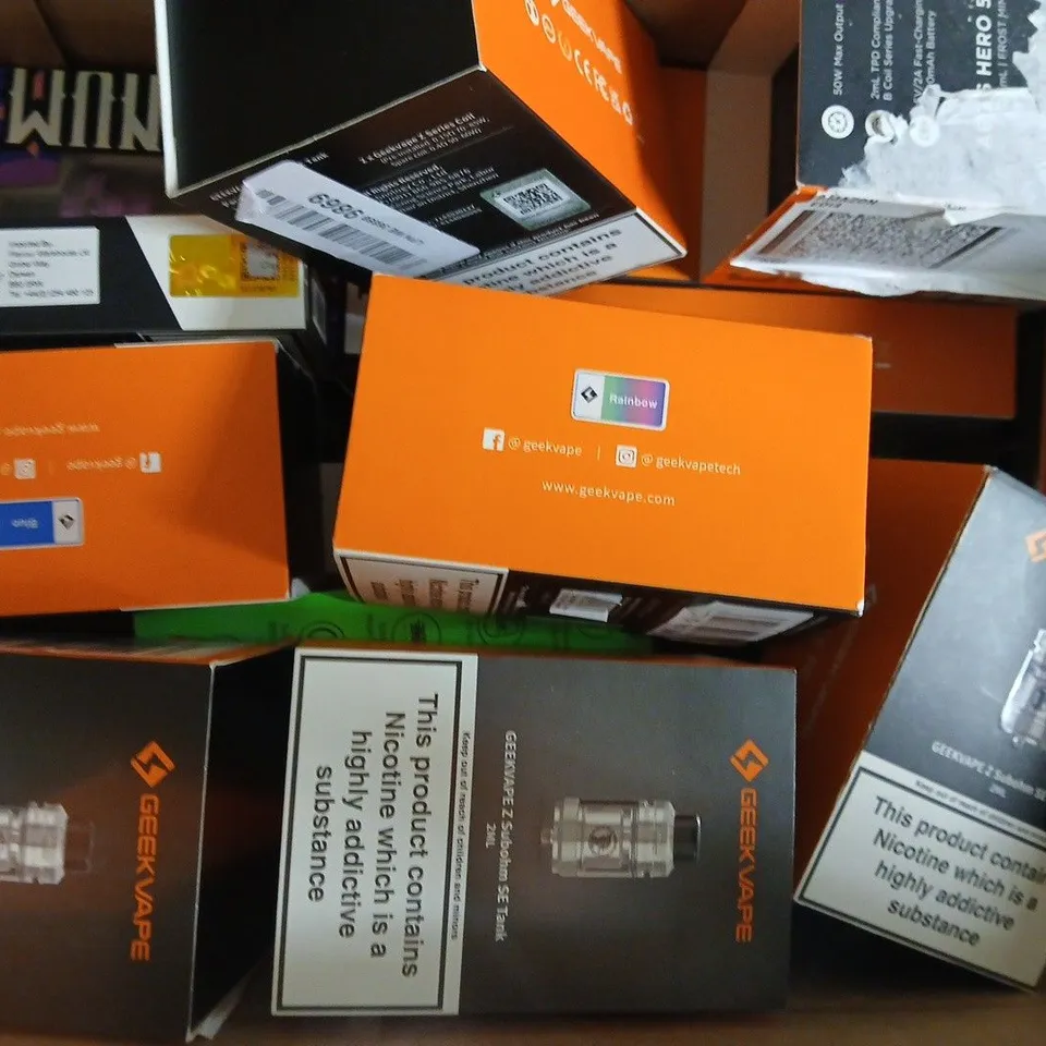 APPROXIAMTELY 15 ASSORTED VAPING PRODUCTS TO INCLUDE VAPORESSO, ASPIRE, GEEKVAPE, ETC - COLLECTION ONLY