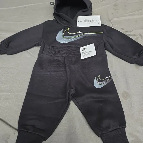 NIKE 2 PIECE SET - SIZE 6-9 MONTHS