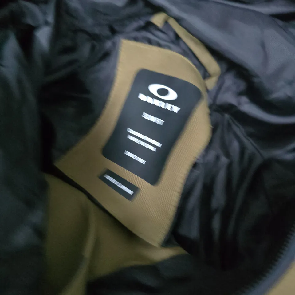 OAKLEY KENDALL RC SHELL JACKET 2.0 IN ARMY GREEN - SMALL