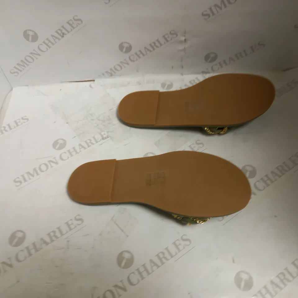 GREEN/GOLD FAITH SLIPERS - SIZE 40