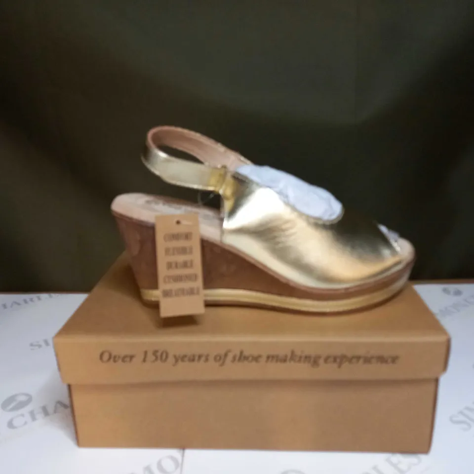 BOXED CUSHION WALK HEELED SLIP ON SANDALS - SIZE 5