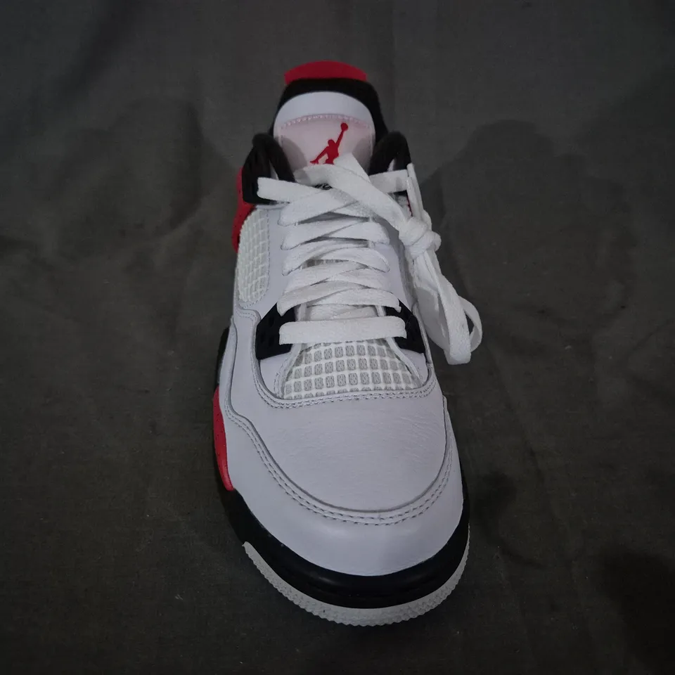 BOXED PAIR OF NIKE AIR JORDAN 4 RETRO SHOES IN WHITE/RED/BLACK UK SIZE 3.5