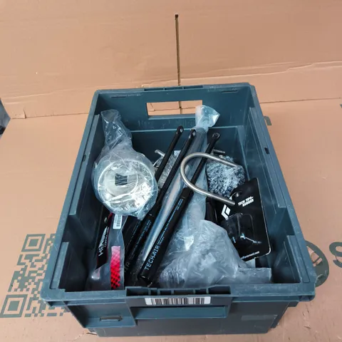 TOTE OF APPROXIMATELY 12 ASSORTED AUTO PARTS TO INCLUDE: RACHET STRAP
