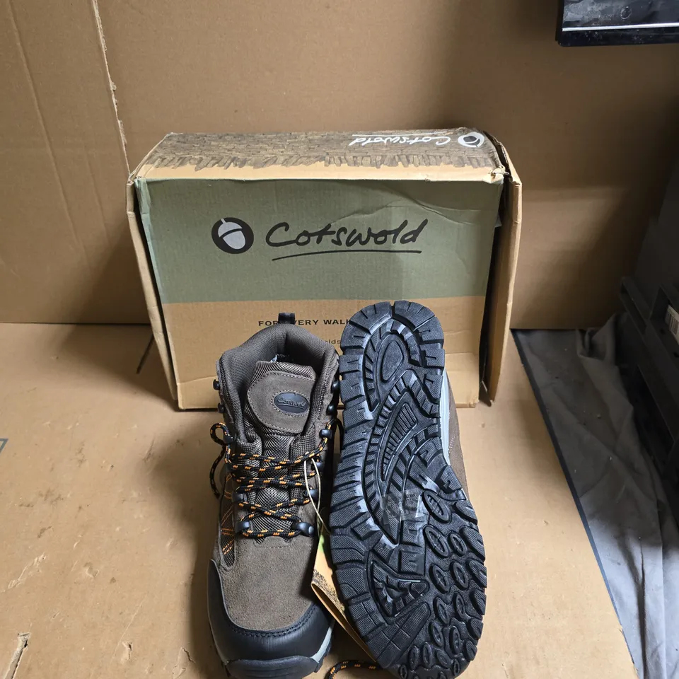 COTSWOLD MEN’S HIKING BOOTS – GREY/BROWN SUEDE WITH TAG - UK SIZE 9 