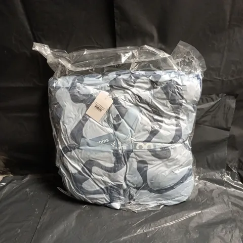 THE OODIE BLUE SWIRL SHERPA DRESSING GOWN – SIZE S/M