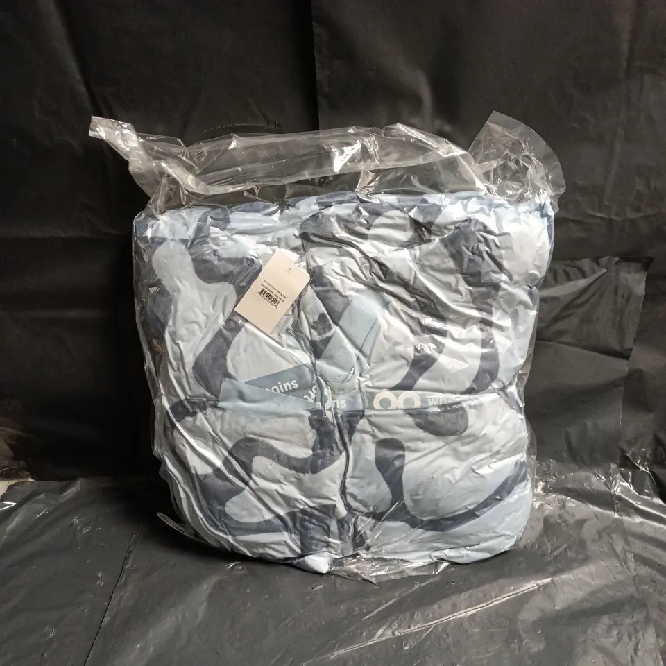 THE OODIE BLUE SWIRL SHERPA DRESSING GOWN – SIZE S/M