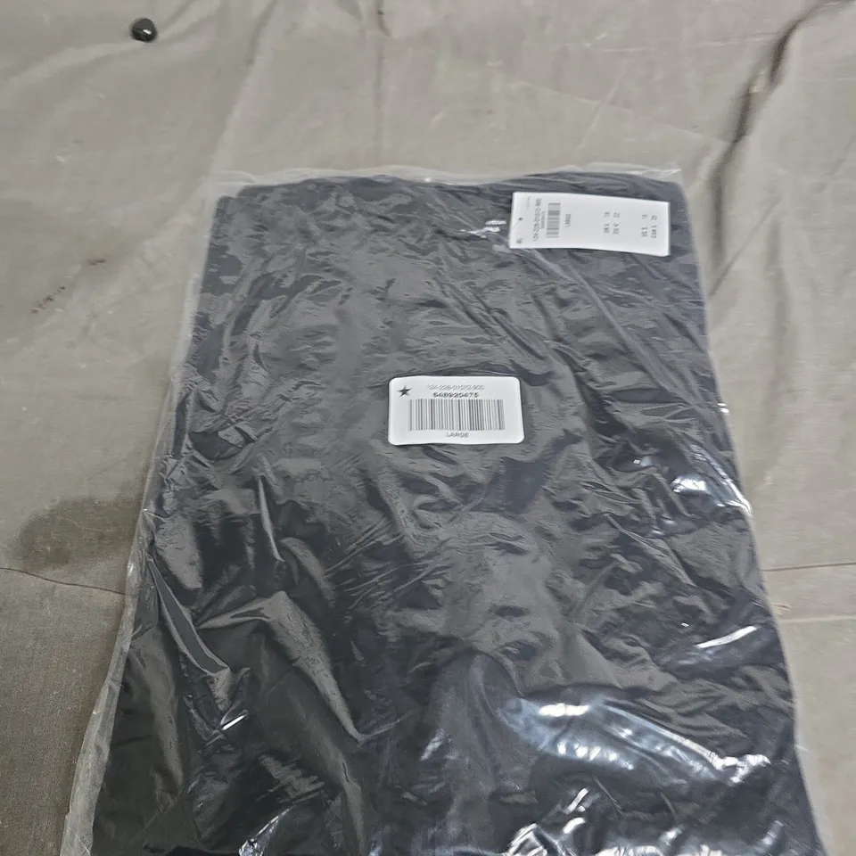 ABERCROMBIE & FITCH ESSENTIALS RELAXED TEE – BLACK – LARGE