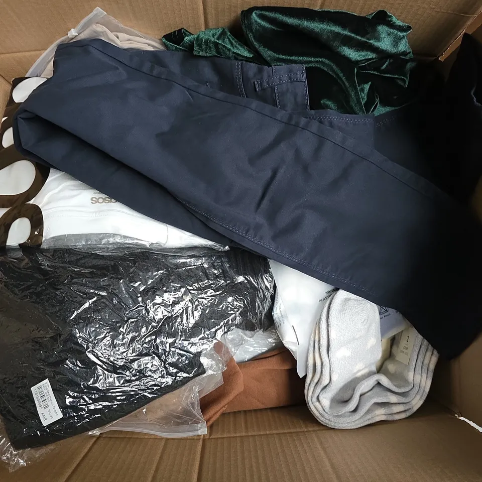 APPROXIMATELY 30 ASSORTED CLOTHING ITEMS IN VARIOUS SIZES, STYLES & COLOURS TO INCLUDE BRANDS SUCH AS CRUZE DENIM, ASOS, BERSHKA, ETC - COLLECTION ONLY