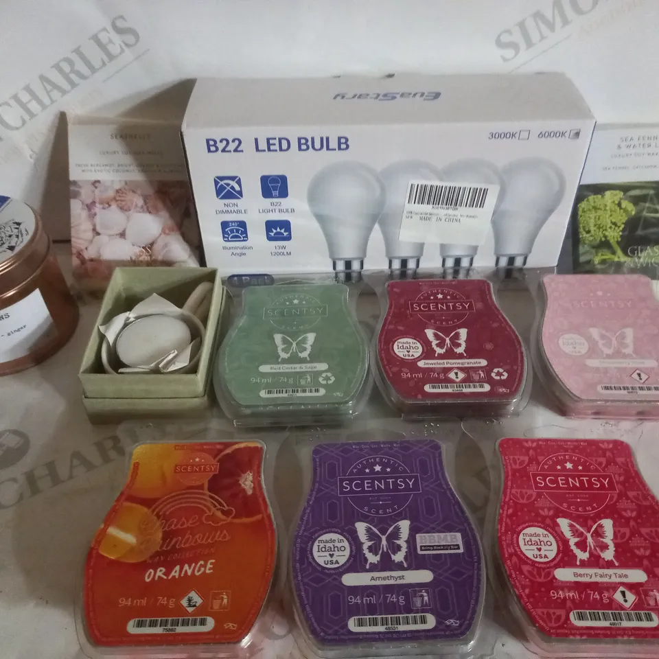 BOX OF APPROX 15 ASSORTED HOUSEHOLD ITEMS TO INCLUDE CANDLES, WAX MELTS, LIGHT BULBS, ETC 