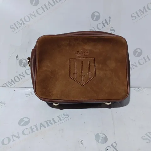BOXED FAIRFAX AND FAVOR FINSBURY CROSS BODY BAG IN TAN SUEDE