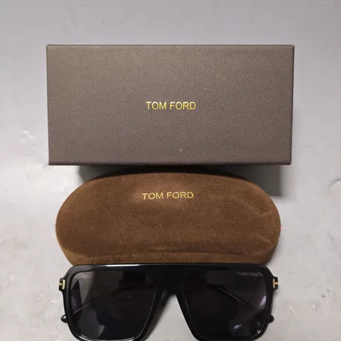 BOXED TOM FORD VINCENTS BLACK SUNGLASSES
