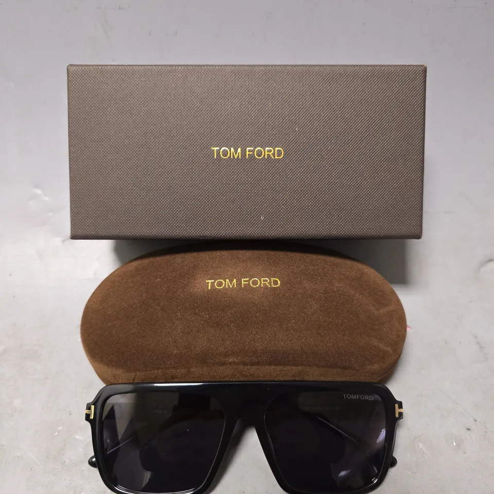 BOXED TOM FORD VINCENTS BLACK SUNGLASSES