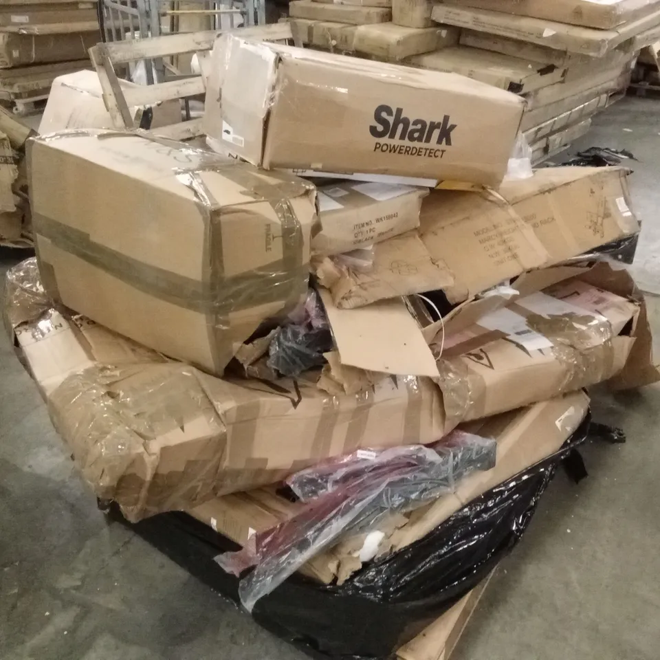 PALLET OF ASSORTED INCOMPLETE SPORTS AND GYM EQUIPMENT PARTS AND PIECES 